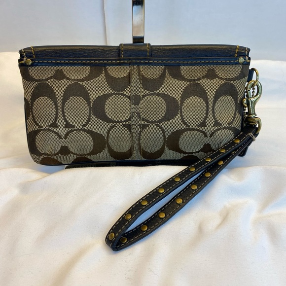 Vtg Coach Special Edition signature buckle wristlet - Picture 2 of 9
